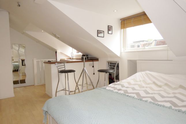 Flat 2,, 234, Sandycombe Road, Richmond photo 4