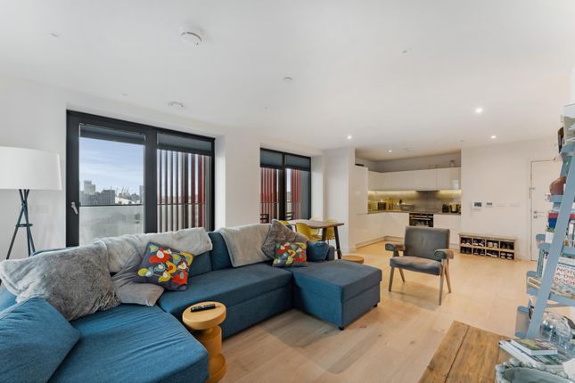 Flat for sale in James Cook, Royal Wharf, London