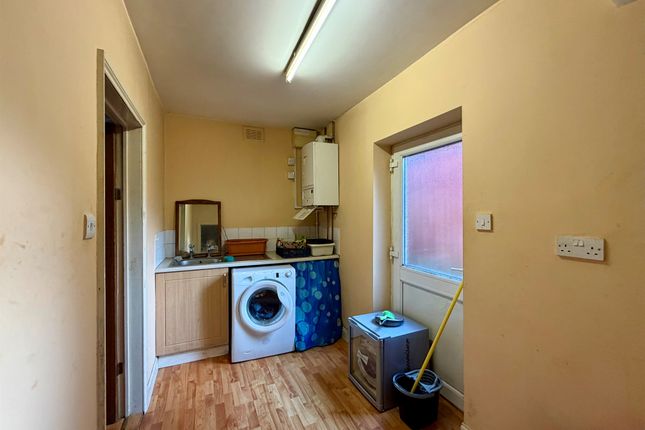 37, West Road, Tipton photo 4