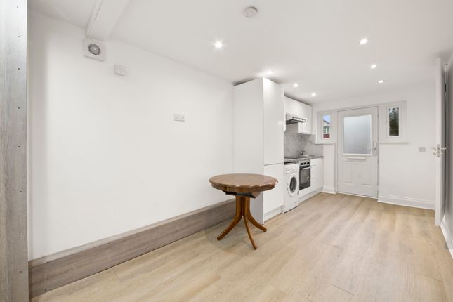 Studio Flat 2, 63, Gunnersbury Avenue, London photo 4