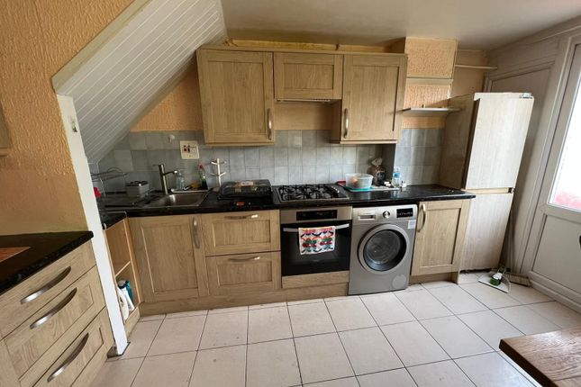 30, Wivenhoe Road, Barking photo 3