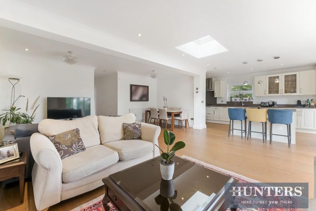 9, Plantagenet Close, Worcester Park photo 2
