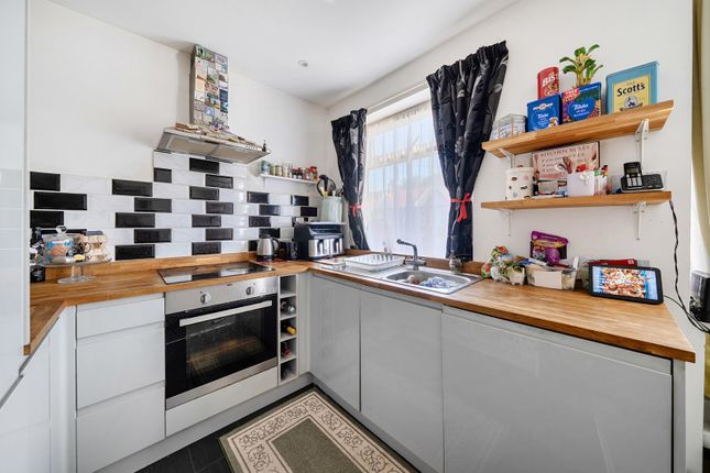 40A, Parkfield Road, Middlesex photo 4