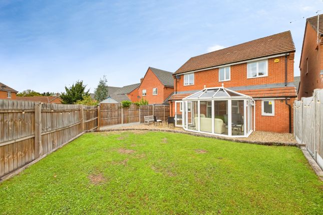 17, Courtney Close, Northamptonshire photo 4