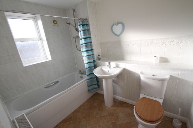 2 Rowan House, Clarkes Court, Banbury photo 3