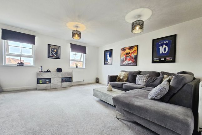 Flat 2, 23, Blackburne Way, Tongham photo 2