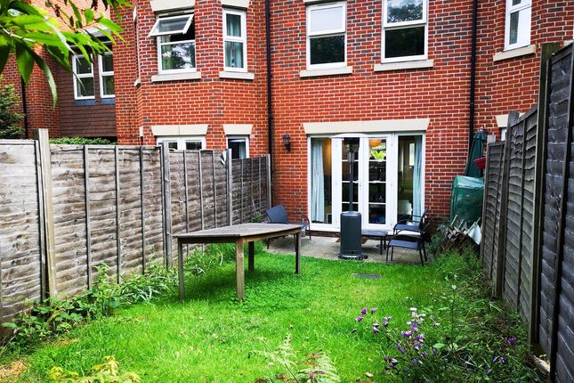 19, Smiles Place, Woking photo 2