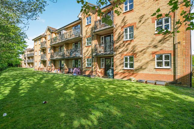 82 Mapledurham House, Elliotts Way, Reading photo 3