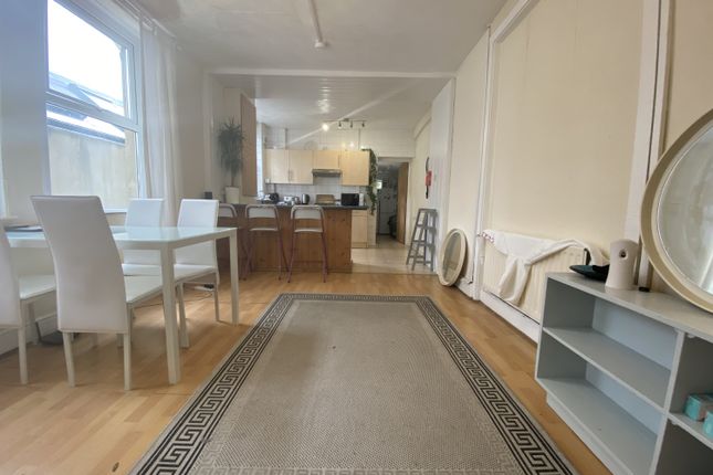 4-bed terraced on 5, Pen y Wain Road, Cardiff, £2,160/mo