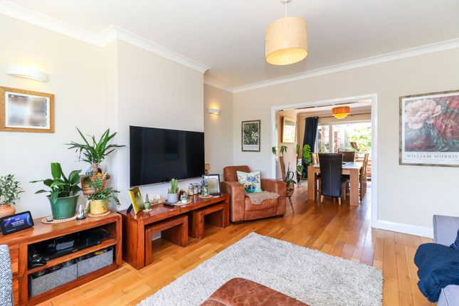 59 Hempstead Road, Kings Langley photo 3