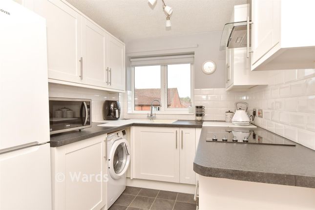 27, Dove Close, Chatham photo 4