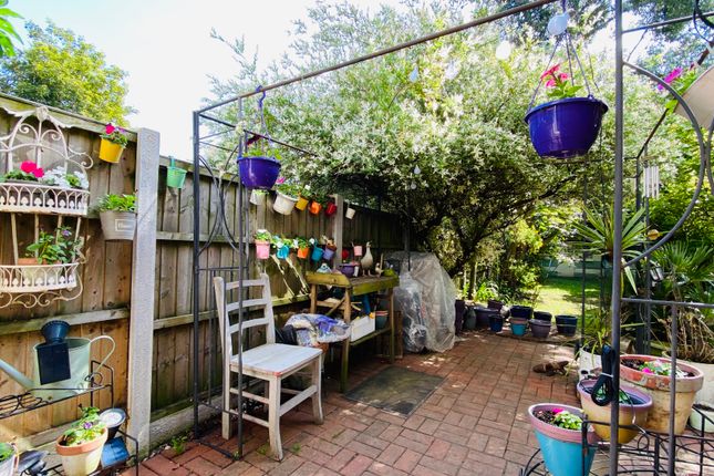 End terrace house for sale in Short Lane, Staines