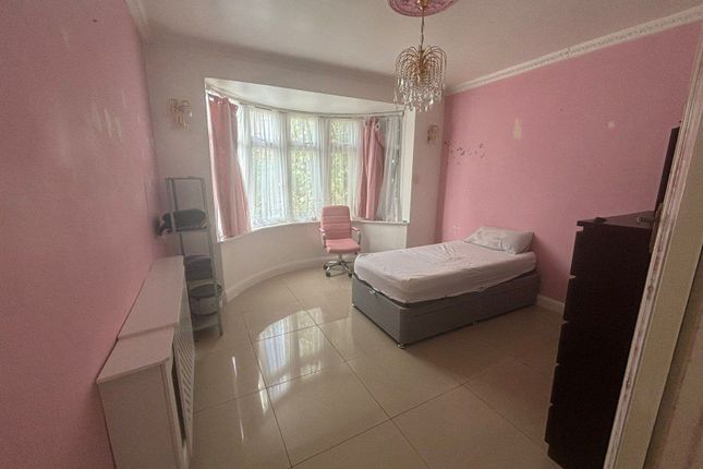 Double Room In Shared Family House- Â£750