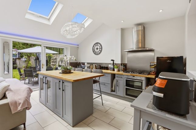 23, Ashurst Road, London photo 2