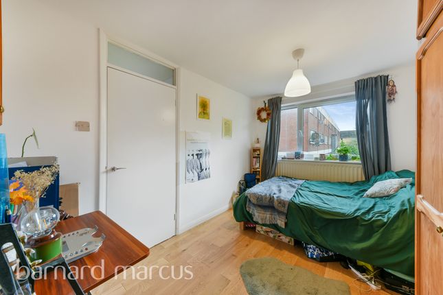 Flat to rent in Clarence Lane, London