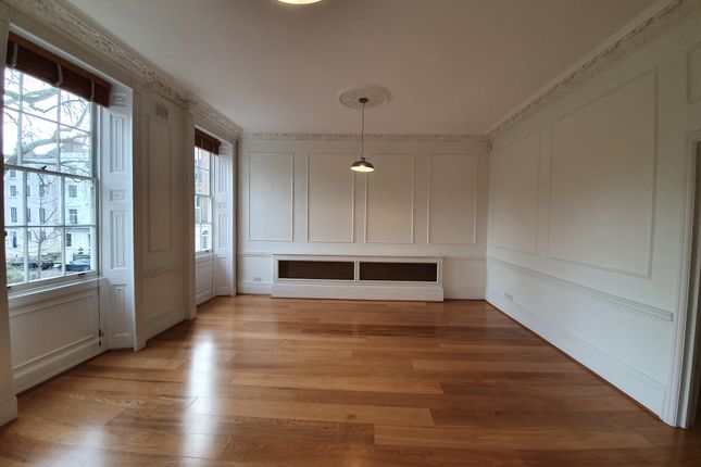 Flat to rent in 28 Kensington Square, London