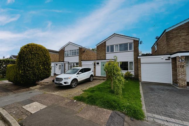 Link-detached house for sale in Hillview, Bicknacre, Chelmsford