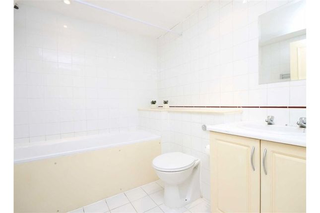Flat for sale in 129 Middlesex Street, London
