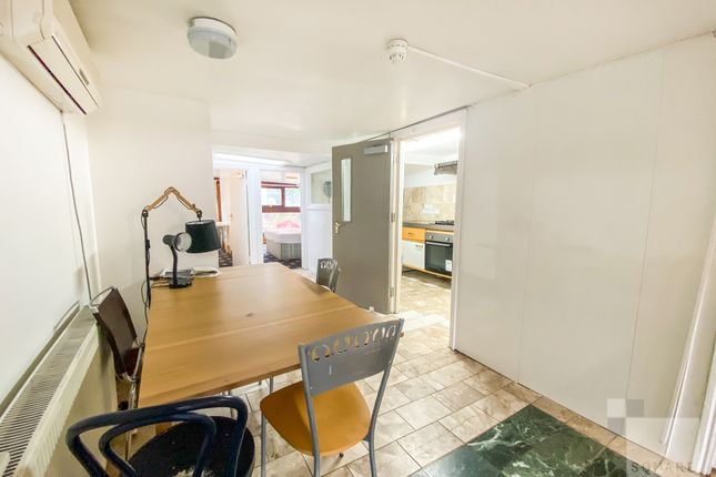 4 bed flat for sale in Caledonian Road, Islington N1