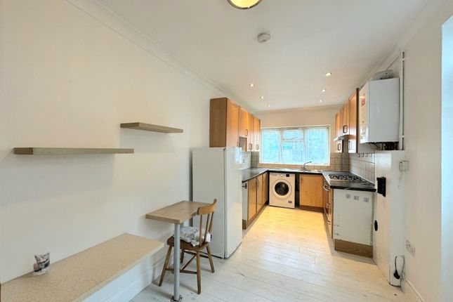 25a, Castleton Avenue, Wembley photo 5
