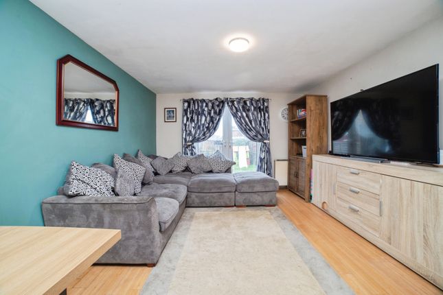 30, Beechwood Grove, Nottinghamshire photo 2