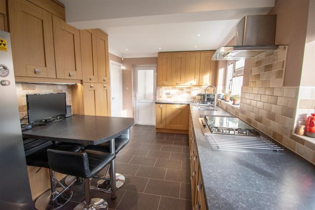 4, Farm Close, Alfreton photo 2
