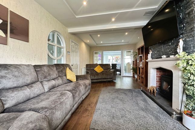 112, Farrington Road, Ettingshall Park, Wolverhampton photo 3
