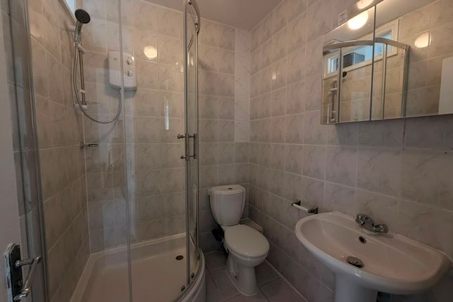 117, Myddleton Road, London photo 4