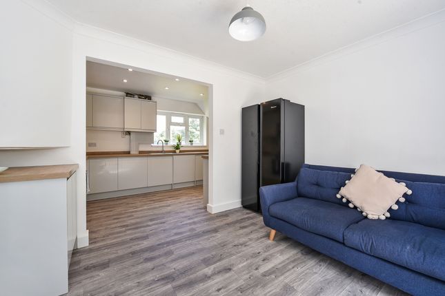 Room 4, 76, Wavell Way, Winchester photo 3