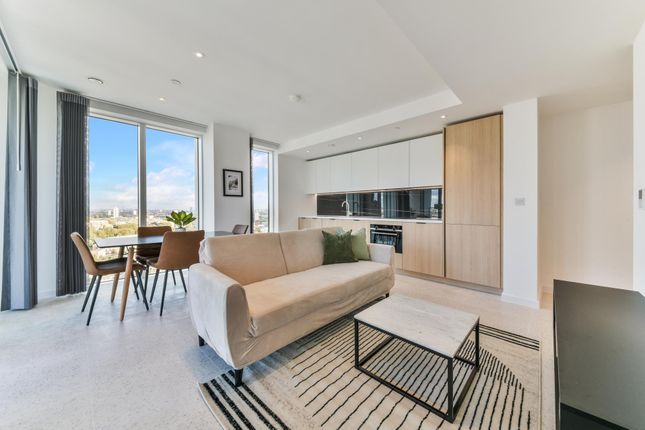 Flat for sale in C1.21.02, The Silk District, Canary Wharf, London