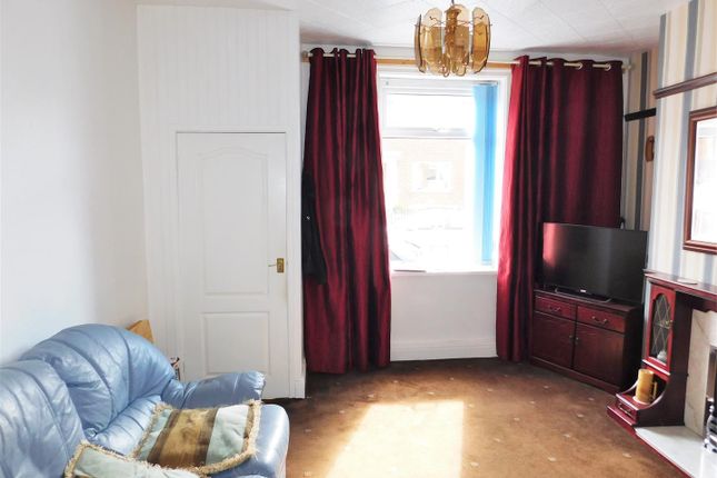 25, Park Lane, Oldham photo 4