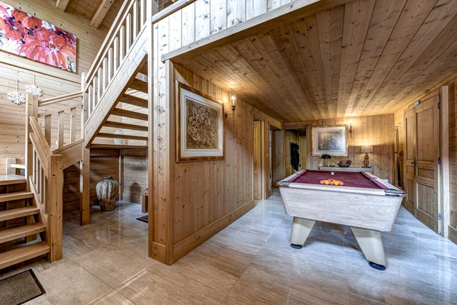 Chalet for sale in Les Carroz, Haute-Savoie, Rhône-Alpes, France