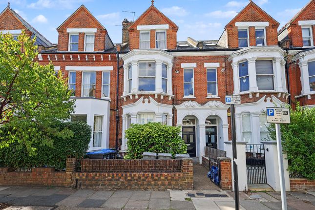 Studio flat on 33B Streatley Road, London, £320,000