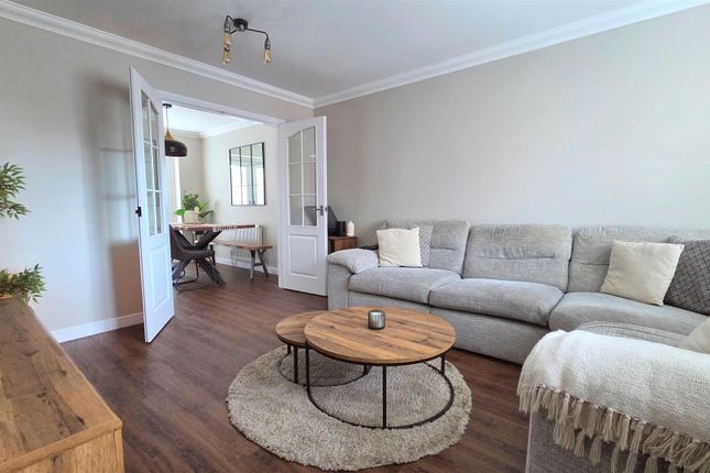 104, Kings Drive, Bradwell photo 2