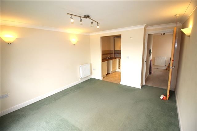 Property to rent in Royal Court, Worksop