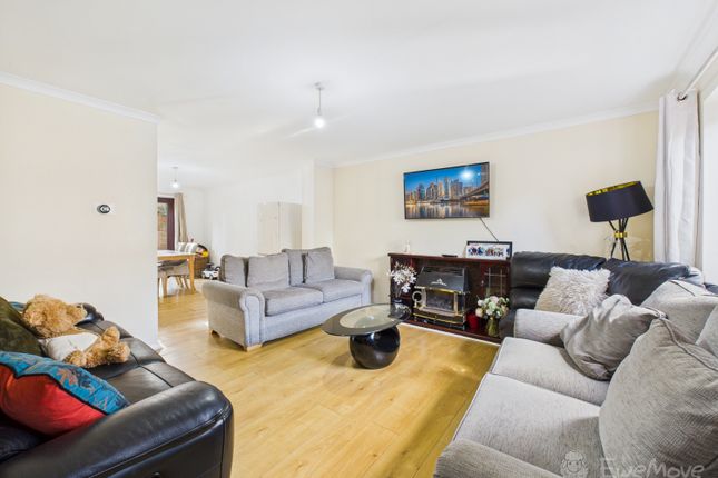 10, MELROSE CLOSE, BORDON photo 2