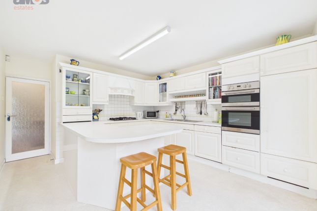 73 Stanway Road, Benfleet, Essex photo 2