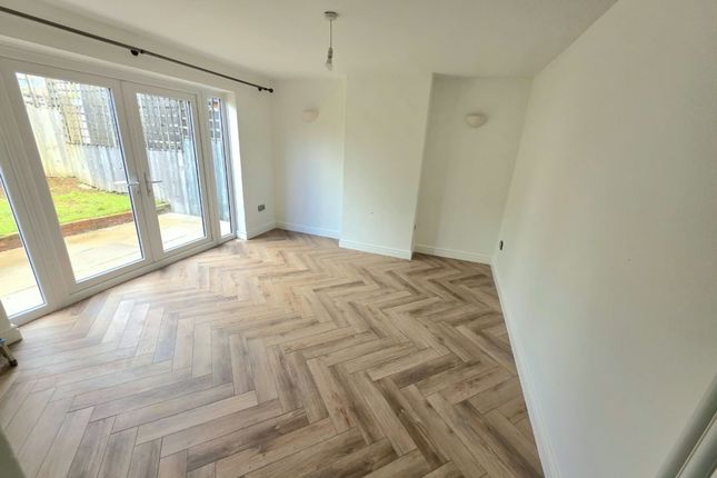 153 Braunton Crescent, Cardiff photo 3