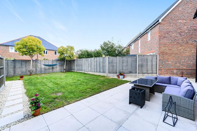 9 Chestnut Drive, Pulborough photo 4