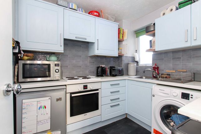 11, The Lawns, Hemel Hempstead photo 2