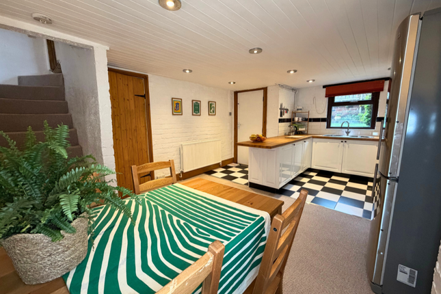13 Cross Flatts Grove, Leeds photo 4