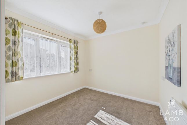 26 Knox Court, Old Road, Clacton photo 3