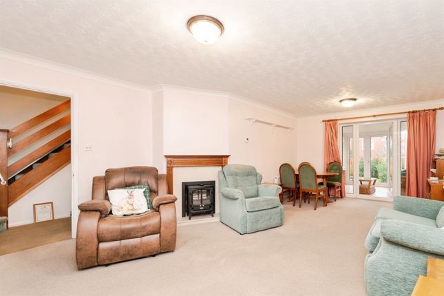 25, Searle Close, Fakenham photo 2