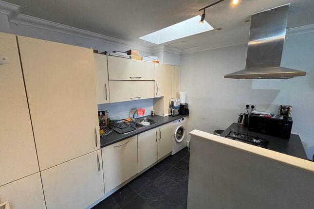15, Central Court, Chigwell photo 4