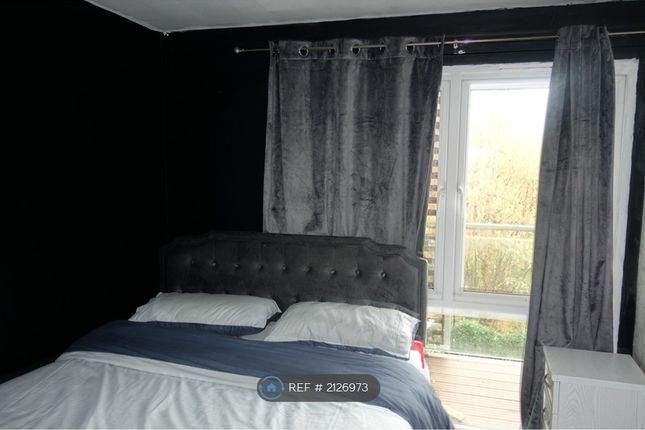 Poplar Place, London photo 4