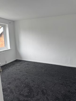 7, Coppicewood Avenue, Bradford photo 4