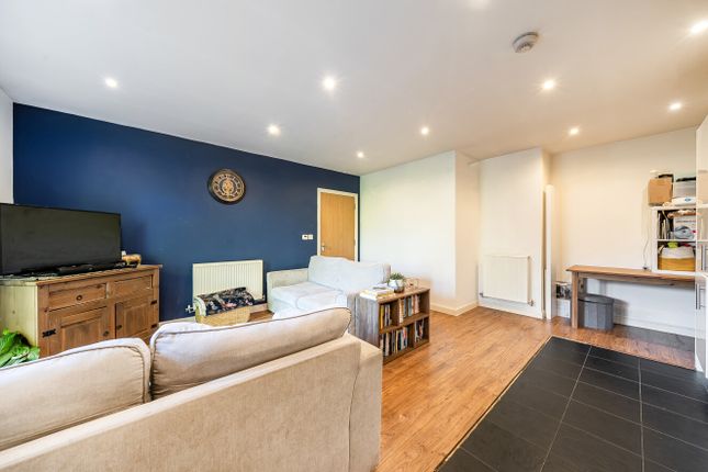 Carroll Court, Mitcham photo 3