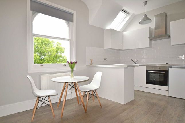 Flat 11, Camden House, 48, Wolsey Road, East Molesey photo 3