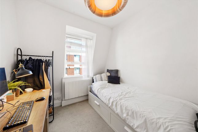 Flat 4, 17-18, Picton Place, London photo 4