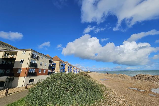 Flat for sale in Macquarie Quay, Eastbourne